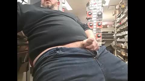 Snapshot of grizzly_uncut chatting on 03/06/26, 08:27 grizzly_uncut online show from 03/06/26, 08:27