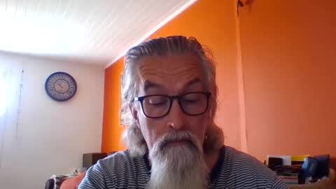 Snapshot of grybear60 chatting on 09/28/25, 08:52 Grybear online show from 09/28/25, 08:52