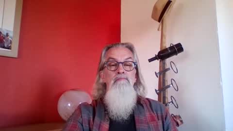 Snapshot of grybear60 chatting on 10/30/25, 08:27 Grybear online show from 10/30/25, 08:27