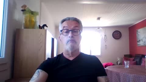 Snapshot of grybear60 chatting on 03/31/26, 10:48 Grybear online show from 03/31/26, 10:48