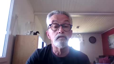 Snapshot of grybear60 chatting on 04/16/26, 01:12 Grybear online show from 04/16/26, 01:12