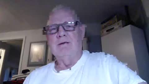 Snapshot of gspotlover1 chatting on 04/18/26, 11:36 Horny Daddy online show from 04/18/26, 11:36
