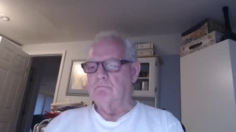 Snapshot of gspotlover1 chatting on 05/23/26, 11:03 Horny Daddy online show from 05/23/26, 11:03