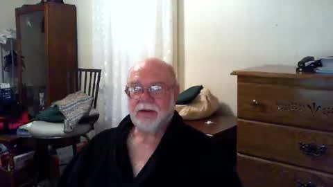 Snapshot of gtnolder60 chatting on 10/18/25, 11:33 Gary online show from 10/18/25, 11:33