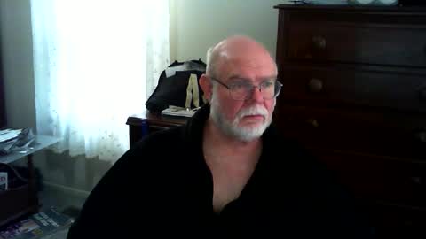 Snapshot of gtnolder60 chatting on 04/18/26, 01:04 Gary online show from 04/18/26, 01:04