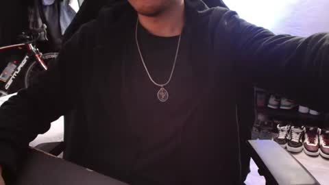 Snapshot of guayaco_ chatting on 02/23/25, 12:48 Guayaco  online show from 02/23/25, 12:48