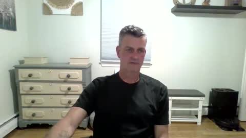 gudguy2025 online show from 05/18/26, 01:24