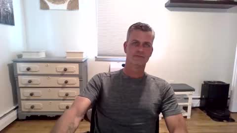 gudguy2025 online show from 05/18/26, 04:13