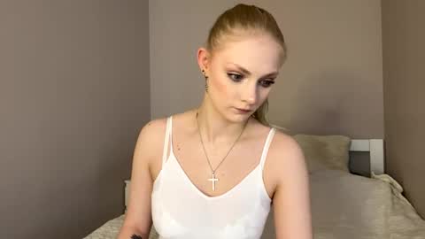 Snapshot of guessmygame chatting on 04/12/26, 06:29 Vanessa online show from 04/12/26, 06:29