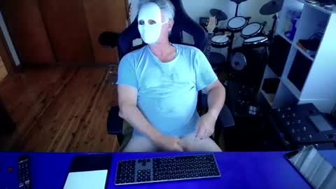 Snapshot of guesswhatigot2 chatting on 02/23/25, 01:13 guesswhatigot2 online show from 02/23/25, 01:13