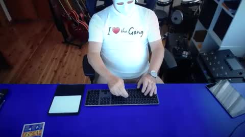 Snapshot of guesswhatigot2 chatting on 02/24/25, 07:22 guesswhatigot2 online show from 02/24/25, 07:22