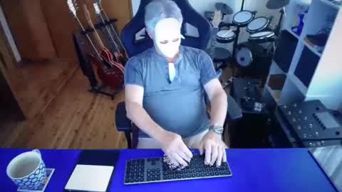 Snapshot of guesswhatigot2 chatting on 02/28/25, 07:05 guesswhatigot2 online show from 02/28/25, 07:05