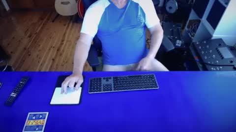 Snapshot of guesswhatigot2 chatting on 03/08/25, 11:07 guesswhatigot2 online show from 03/08/25, 11:07