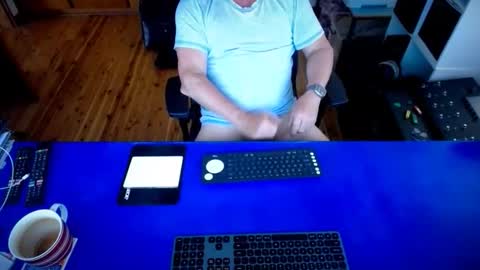 Snapshot of guesswhatigot2 chatting on 10/25/25, 02:30 guesswhatigot2 online show from 10/25/25, 02:30