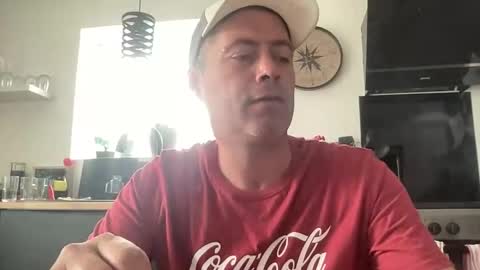 Snapshot of guil0 chatting on 09/08/25, 06:51 guil0 online show from 09/08/25, 06:51