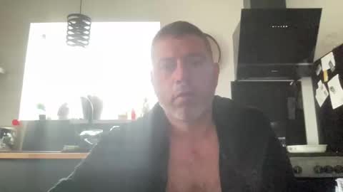 Snapshot of guil0 chatting on 11/02/25, 11:45 guil0 online show from 11/02/25, 11:45