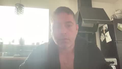 Snapshot of guil0 chatting on 11/05/25, 12:05 guil0 online show from 11/05/25, 12:05