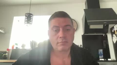 Snapshot of guil0 chatting on 11/08/25, 11:32 guil0 online show from 11/08/25, 11:32