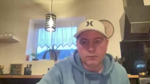 Snapshot of guil0 chatting on 01/12/26, 08:25 guil0 online show from 01/12/26, 08:25