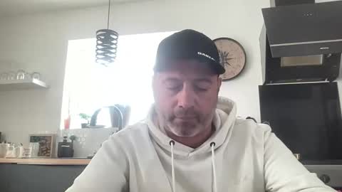 Snapshot of guil0 chatting on 02/03/26, 02:33 guil0 online show from 02/03/26, 02:33