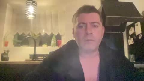 Snapshot of guil0 chatting on 02/14/26, 06:32 guil0 online show from 02/14/26, 06:32