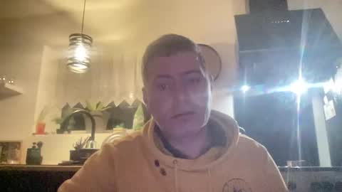 Snapshot of guil0 chatting on 02/21/26, 08:59 guil0 online show from 02/21/26, 08:59