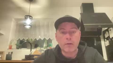 Snapshot of guil0 chatting on 02/22/26, 06:02 guil0 online show from 02/22/26, 06:02