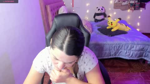 Hello Im Julieta Im 25 years old welcome to my room have fun and be happy. online show from 02/08/25, 03:31