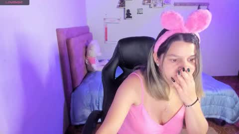 Hello Im Julieta Im 25 years old welcome to my room have fun and be happy. online show from 10/14/25, 01:28