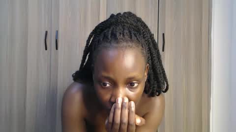 Miss Incredible online show from 11/03/25, 12:02