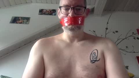 Snapshot of gummicasual chatting on 02/14/25, 12:14 gummicasual online show from 02/14/25, 12:14