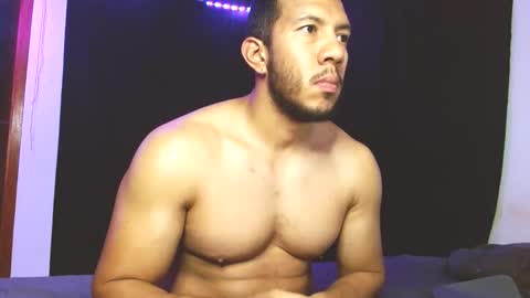 holl latino online show from 11/24/25, 04:23