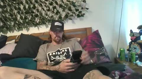 Snapshot of gusmuss chatting on 10/28/25, 02:37 Jamie online show from 10/28/25, 02:37