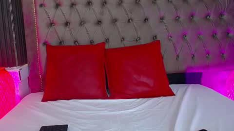 Snapshot of guxplo_ chatting on 02/20/25, 02:07 Miss online show from 02/20/25, 02:07