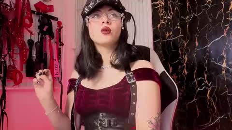 Snapshot of guxplo_ chatting on 09/26/25, 01:04 Miss online show from 09/26/25, 01:04