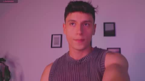 Snapshot of guy_twinks chatting on 02/26/26, 05:06 Gabriel online show from 02/26/26, 05:06