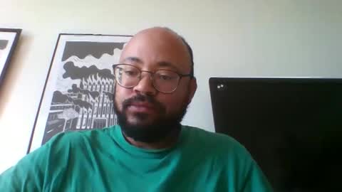 Snapshot of guy_wood15 chatting on 09/26/25, 09:46 guy_wood15 online show from 09/26/25, 09:46