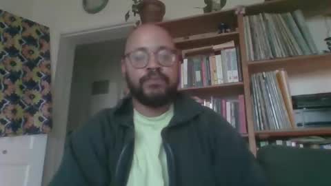 Snapshot of guy_wood15 chatting on 10/30/25, 09:11 guy_wood15 online show from 10/30/25, 09:11