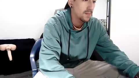 Snapshot of guykarim chatting on 12/22/24, 07:11 karim online show from 12/22/24, 07:11