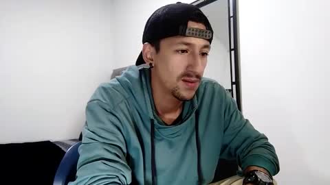 Snapshot of guykarim chatting on 12/30/24, 05:37 karim online show from 12/30/24, 05:37