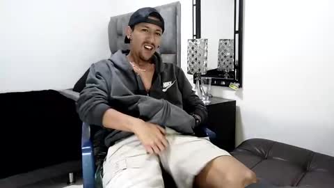 Snapshot of guykarim chatting on 12/31/24, 11:31 karim online show from 12/31/24, 11:31