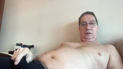 Snapshot of gwashere4u chatting on 02/17/25, 01:32 gwashere4u online show from 02/17/25, 01:32