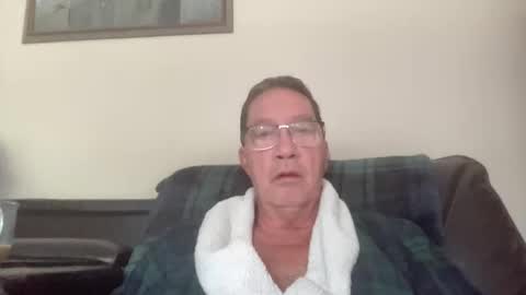 Snapshot of gwashere4u chatting on 09/16/25, 12:39 gwashere4u online show from 09/16/25, 12:39