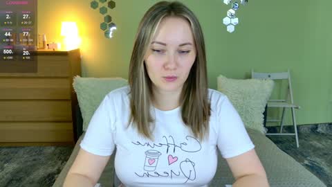 Snapshot of gwen_lady chatting on 12/13/24, 04:27 Sweety Kitty online show from 12/13/24, 04:27