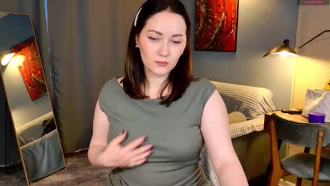 Snapshot of gwen_lady chatting on 11/08/25, 01:00 Sweety Kitty online show from 11/08/25, 01:00