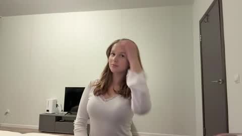 Snapshot of gwendolynnn chatting on 06/01/26, 06:42 Mia online show from 06/01/26, 06:42