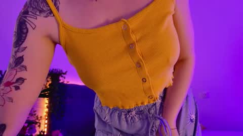 Snapshot of gwenhilton chatting on 10/03/25, 05:37 gwenhilton online show from 10/03/25, 05:37