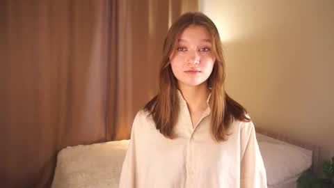 Snapshot of gwennielove chatting on 12/16/25, 06:07 Molly online show from 12/16/25, 06:07