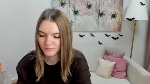 gwensmitt online show from 11/03/25, 10:42