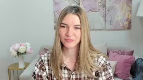 Snapshot of gwensmitt chatting on 06/11/26, 10:19 gwensmitt online show from 06/11/26, 10:19